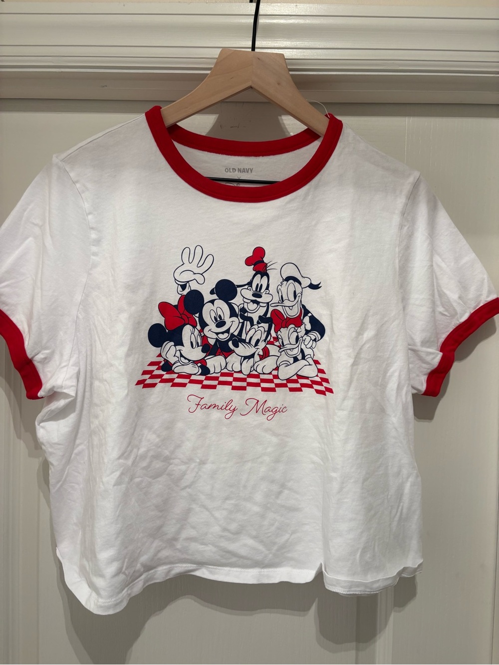 Women’s Old Navy x Disney Graphic Cropped Ringer t-shirt size XL